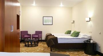 Семейный люкс с 4 односпальными кроватями в Гостинице Garden Hotel and Spa